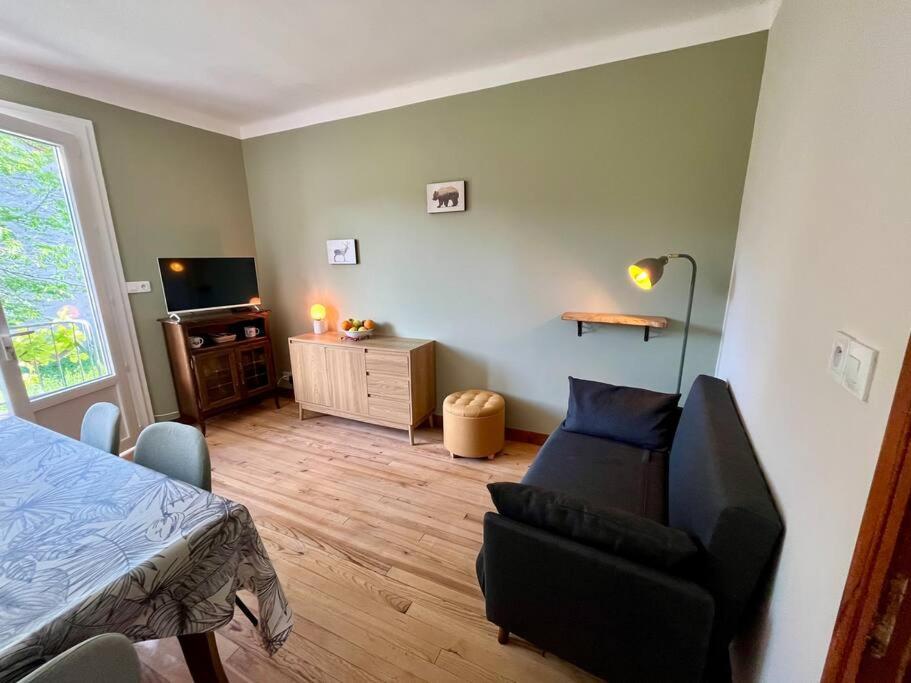La Petite Ourse Maison De Village A Oust 외부 사진