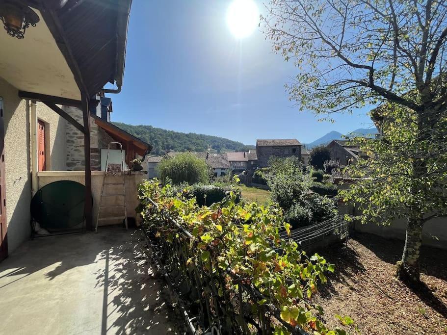 La Petite Ourse Maison De Village A Oust 외부 사진