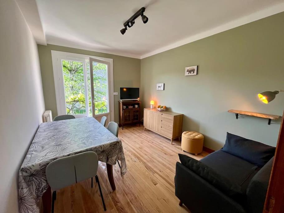 La Petite Ourse Maison De Village A Oust 외부 사진