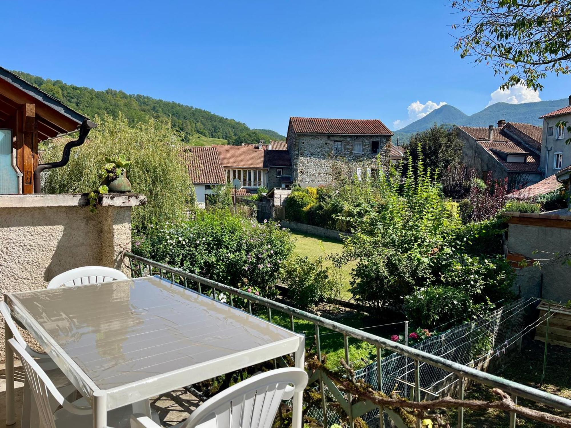 La Petite Ourse Maison De Village A Oust 외부 사진